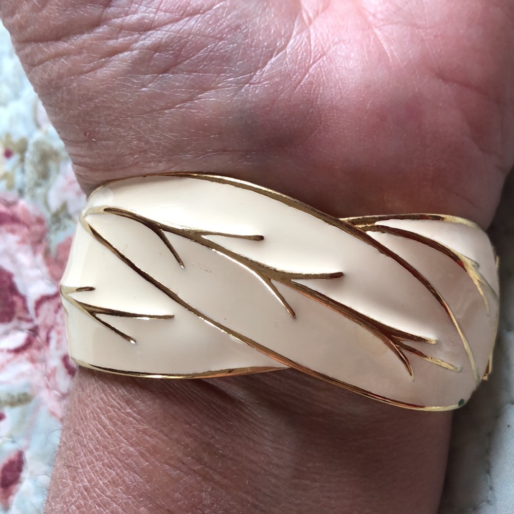 Vintage Monet bangle bracelet - Picture 2 of 10